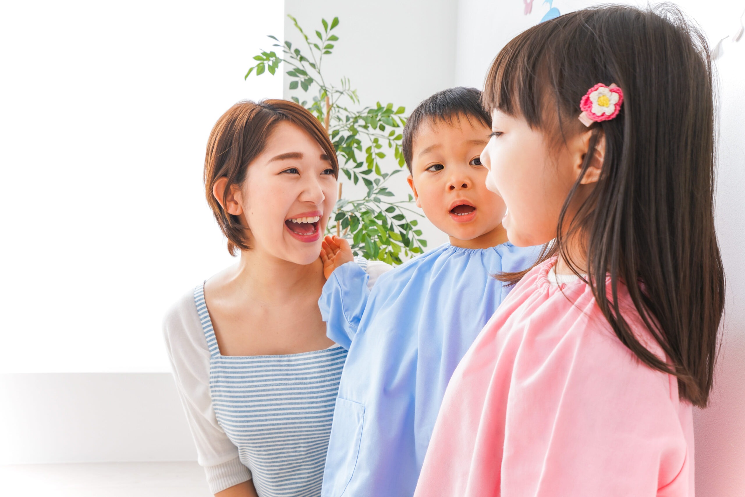 治療師與孩子互動